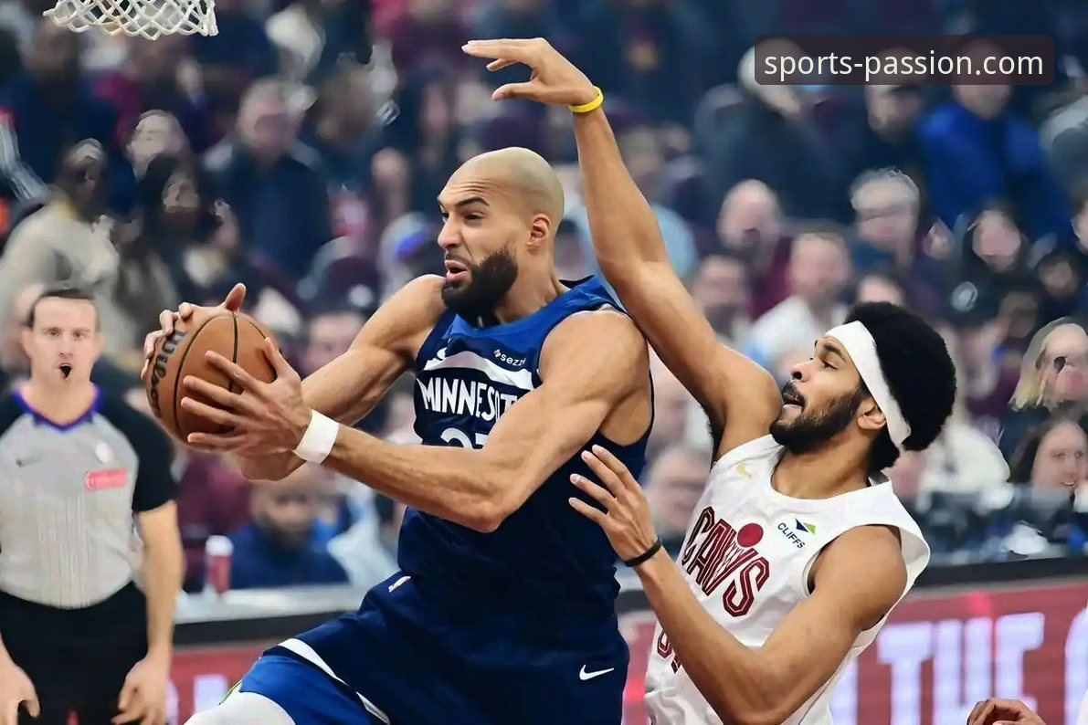 NBA赛事速递：骑士主场力克魔术，米切尔42分引领四连胜